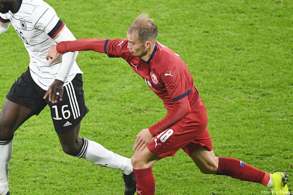 Fotocollage: Cerny maakt zijn debuut in het shirt van Tsjechië