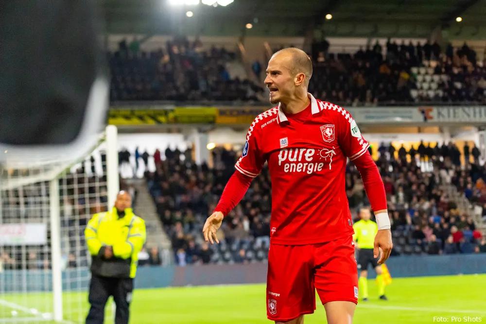 Stadionverbod voor Heracles-supporter die Cerny sloeg, Heracles krijgt geldboete
