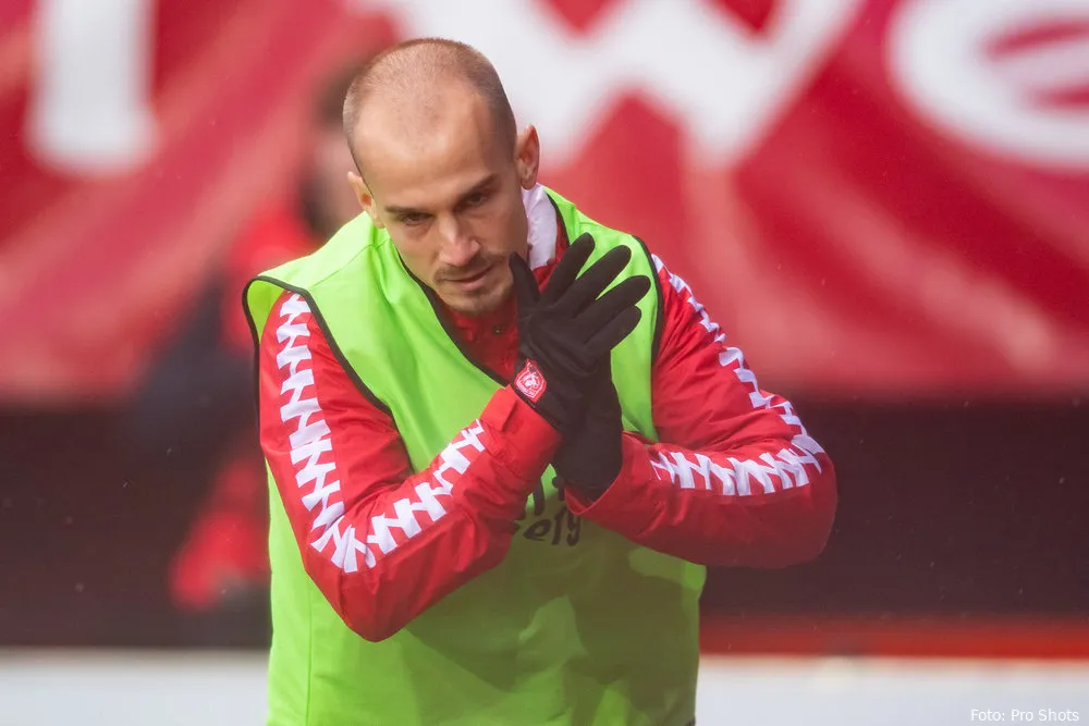 Cerny omarmt Misidjan: "Zit allemaal gewoon hartstikke goed"