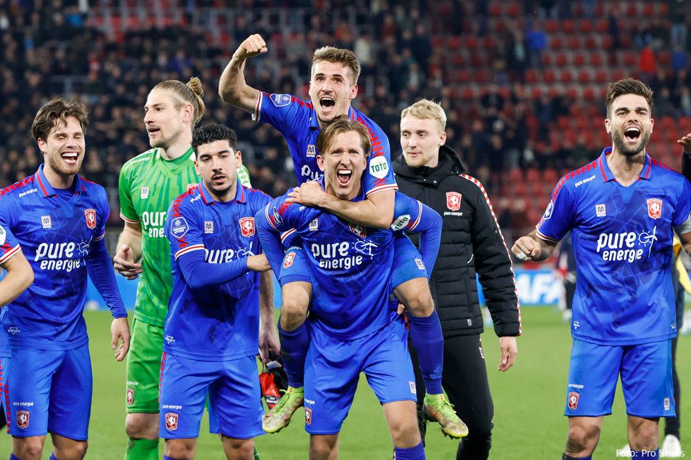AZ verspeelt dure punten tegen Willem II; uitstekend voetbalweekend voor FC Twente