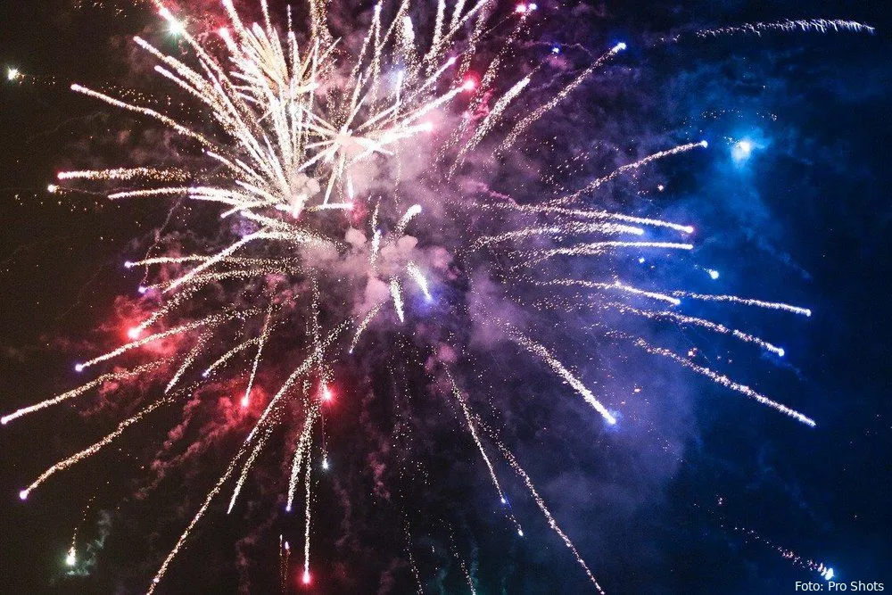 Video: Vak P sluit 30-jarig jubileum af met fraaie vuurwerkshow