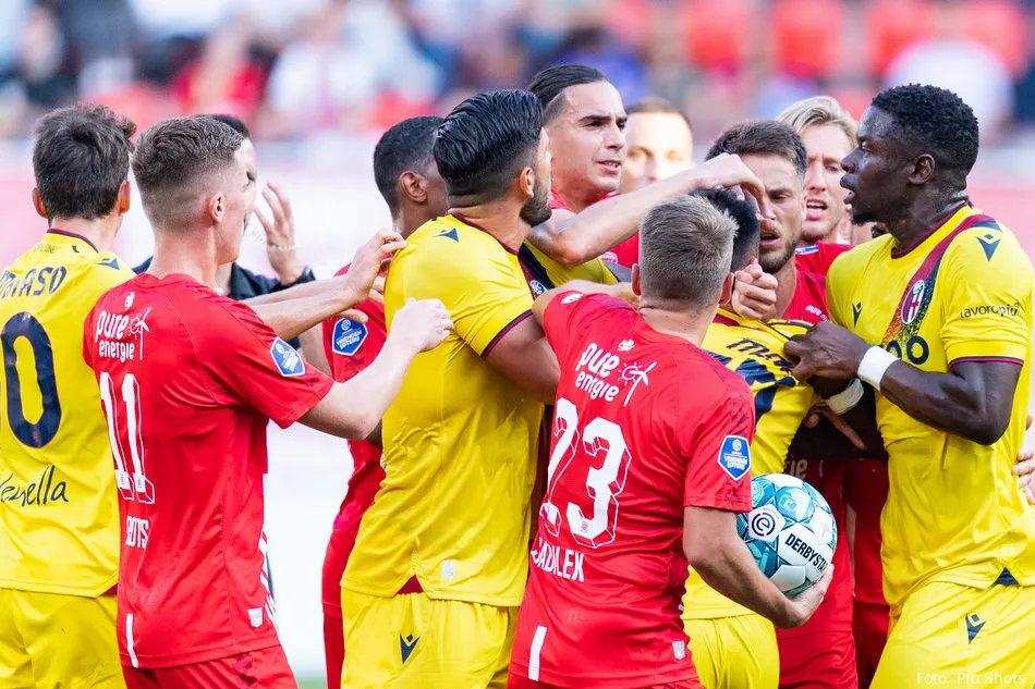 FC Twente stuurt Bologna met ruime nederlaag terug naar Italië