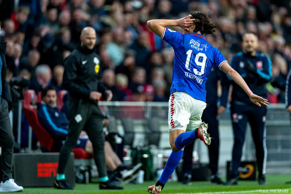BOEM! Check hier de wereldgoal van Zerrouki tegen PSV