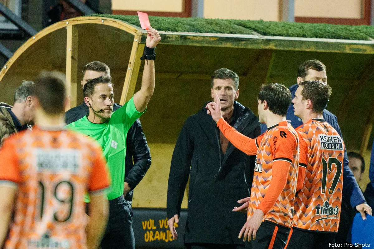Volendam-middenvelder geschorst tegen FC Twente na spugen richting arbiter