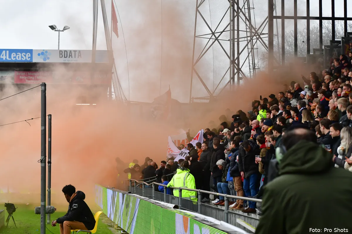 spandoek go ahead eagles twente 2023 adelaarshorst supporters vuurwerk
