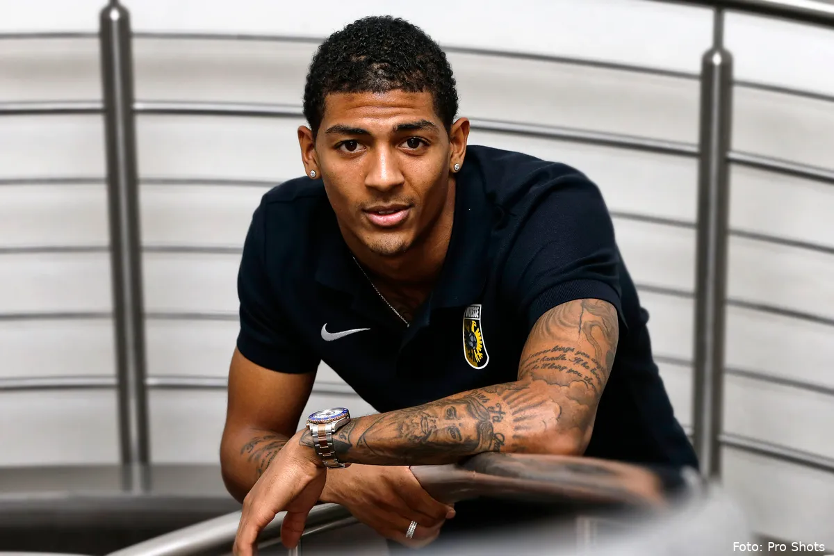 Van Aanholt blikt terug: "Ik zou eigenlijk naar FC Twente gaan"