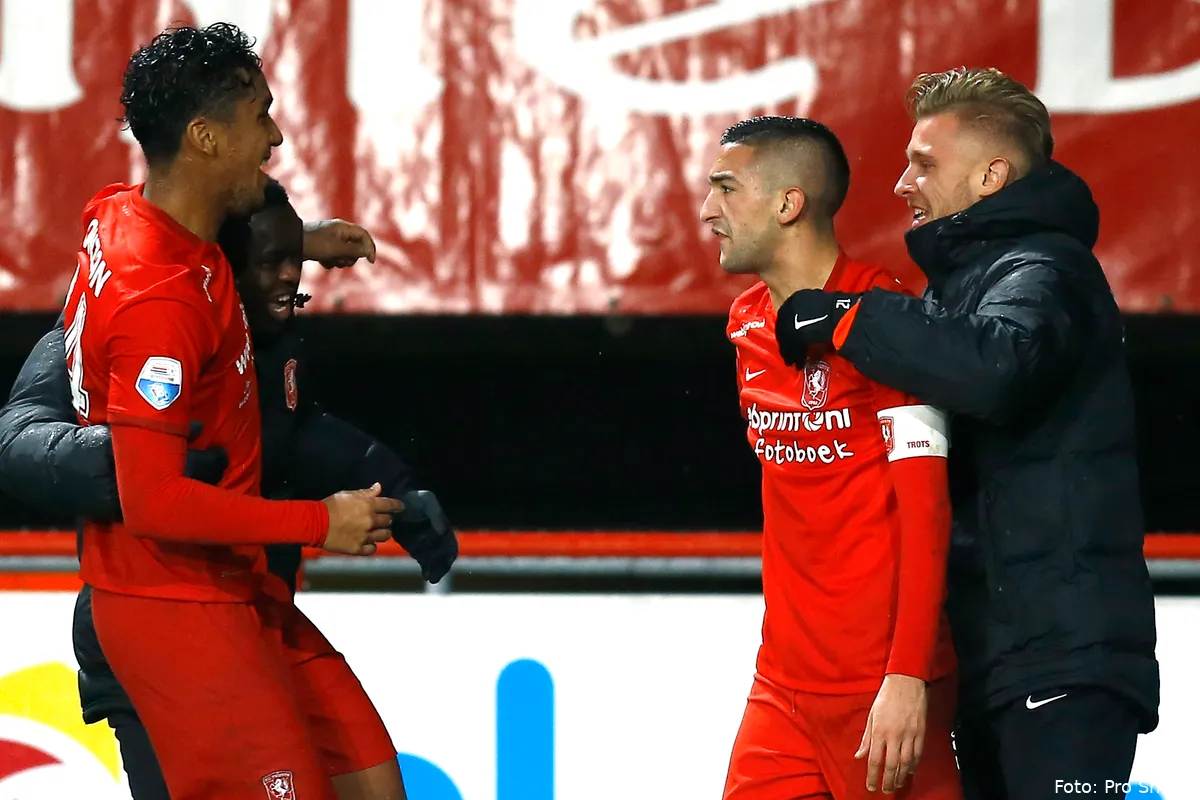 Vrolijk weerzien tussen Ziyech en Tapia: "Blij om je weer te zien, Brosky"