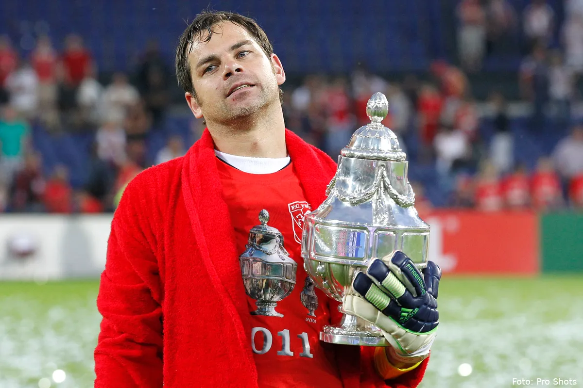 sander boschker met beker na finale 2011 tegen ajax