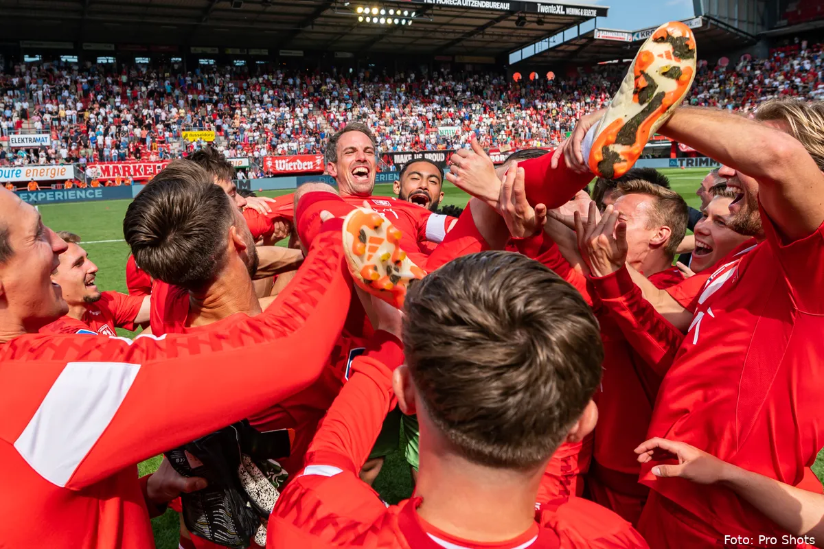 In beeld: de ereronde voor clubicoon Wout Brama