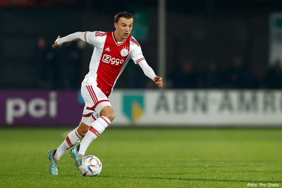 youri regeer rent met bal jong ajax fc den bosch 2022 2023