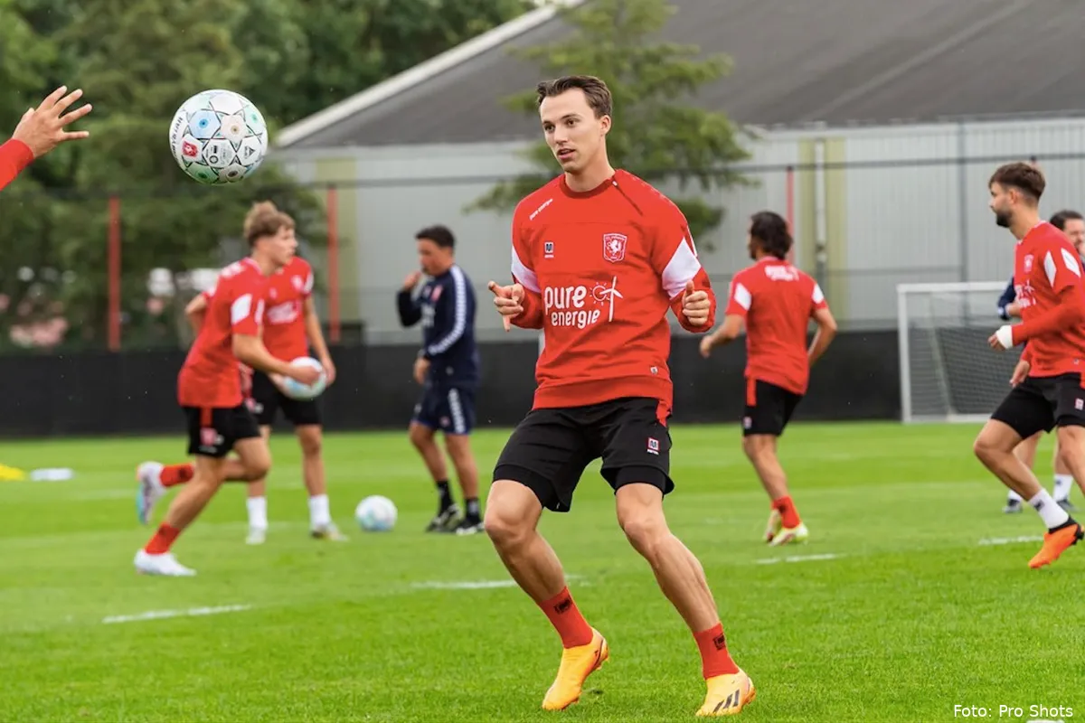 Regeer heeft een duidelijk plan voor ogen bij FC Twente: "Dat is mijn favoriete positie"