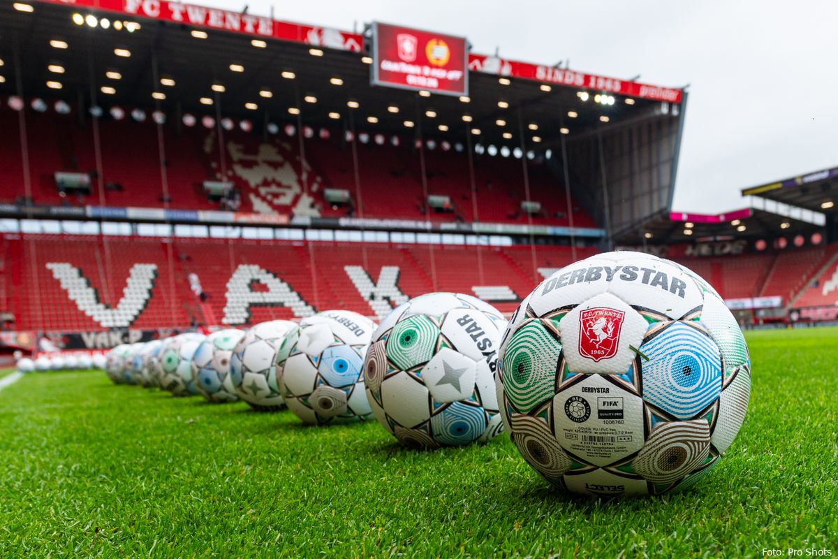 FC Twente pleegt extra veldonderhoud in De Grolsch Veste