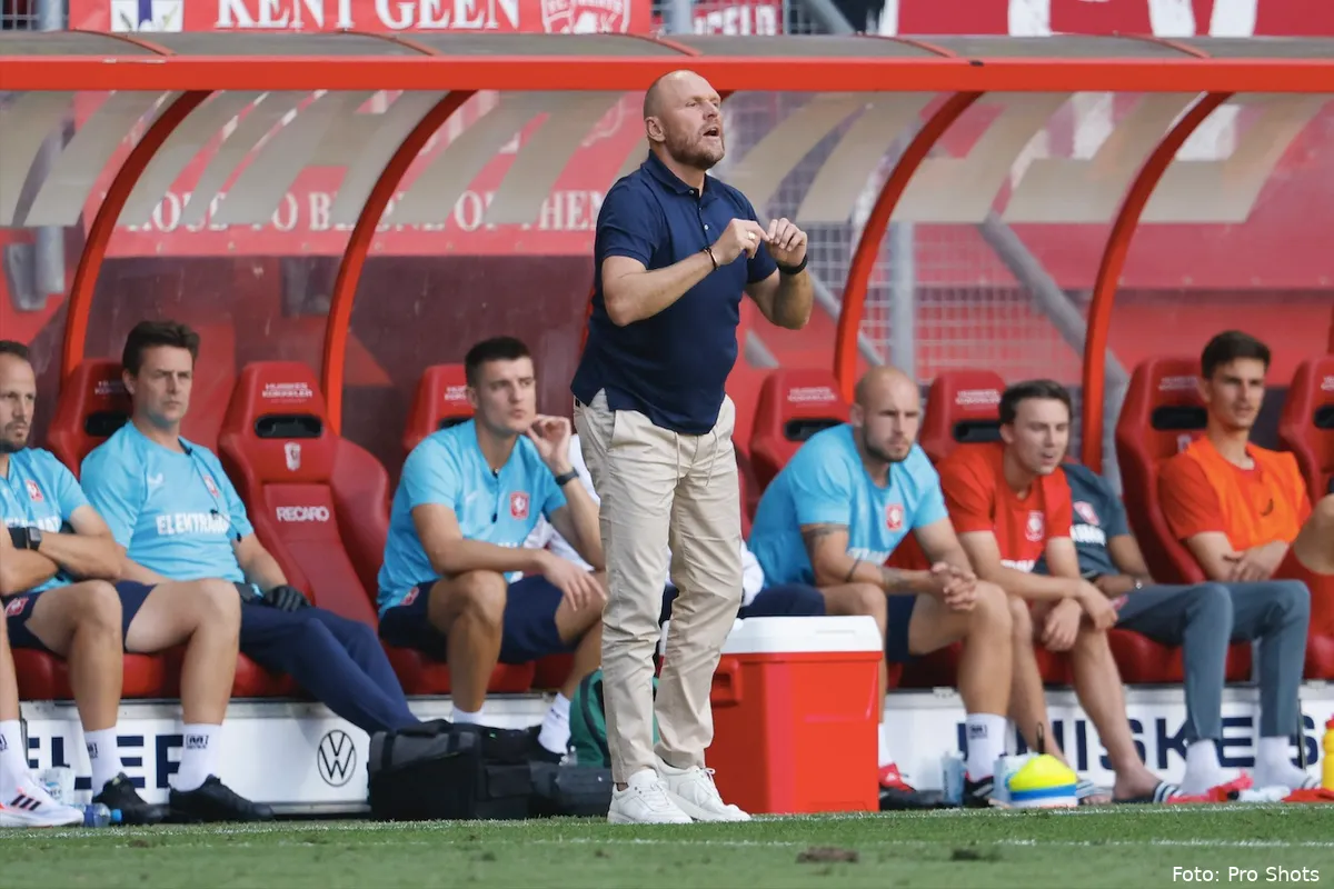 Oosting toont lef: "Deze aanvallende wissels deed Ron Jans niet"