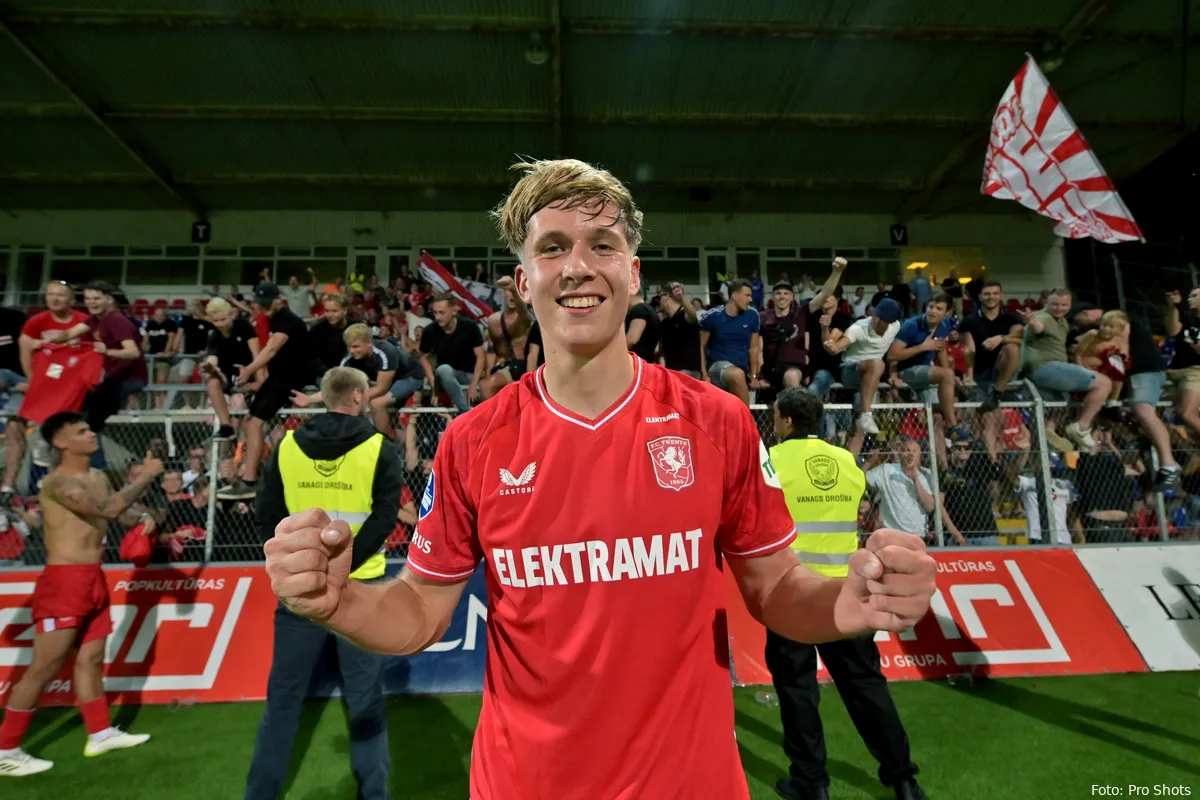 gijs besselink voor supporters uitvak riga fc fc twente uecl 2023 2024