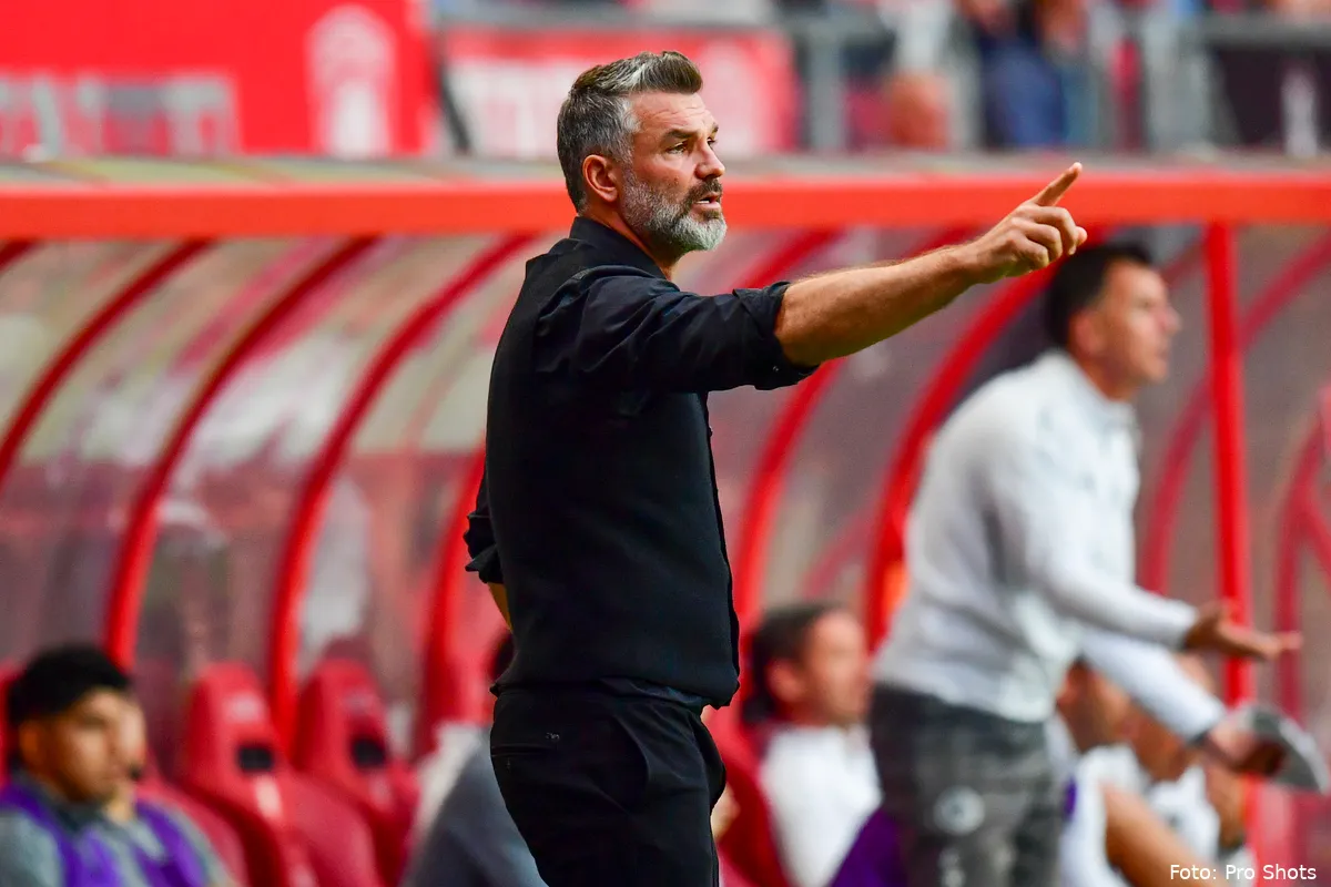 Video: Zelfverzekerde Riga-trainer bluft en rekent erop los, maar zet ook kanttekening