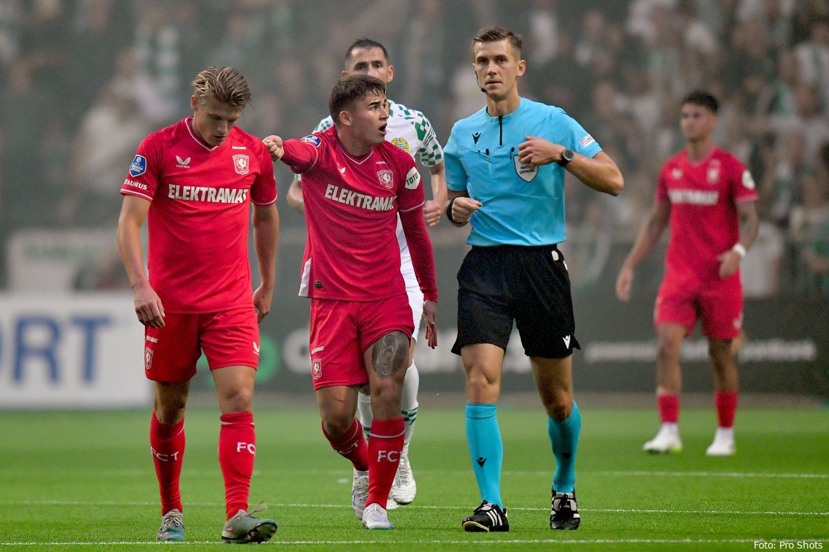 RUST: FC Twente zoekt met een 1-0 achterstand de kleedkamer op