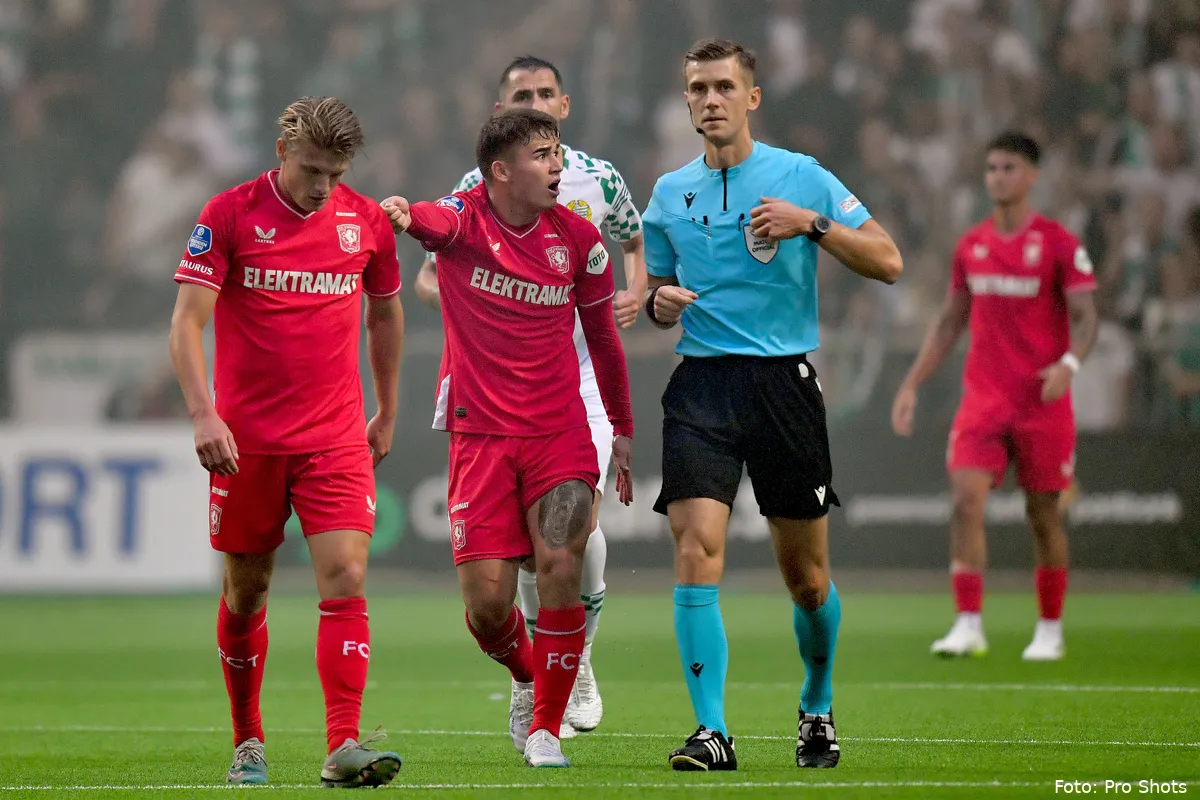 RUST: FC Twente zoekt met een 1-0 achterstand de kleedkamer op