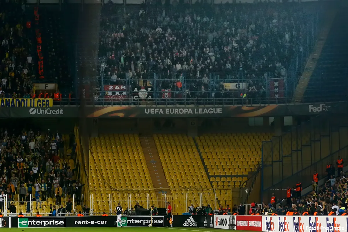 Fenerbahce moet 2.500 kaarten afstaan voor supporters FC Twente