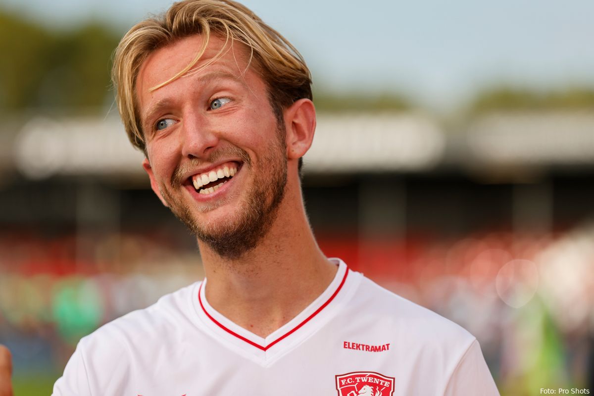 Vlap blinkt uit als de nieuwe linksbuiten van FC Twente: "Voel me vrij en comfortabel"