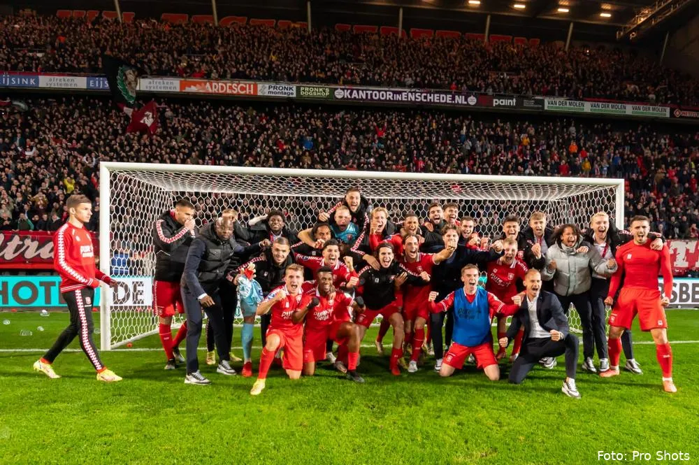 fc twente heracles almelo derby winst vak p vieren juichen teamfoto