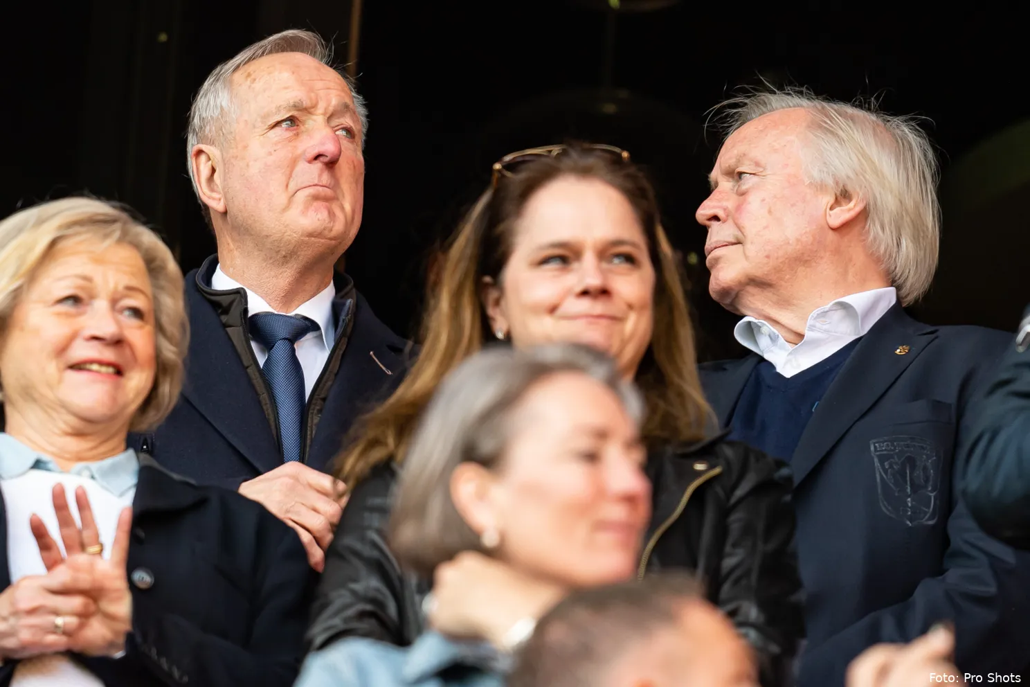 Foto: Tranen bij geëmotioneerde Achterberg bij schitterend eerbetoon Vak-P