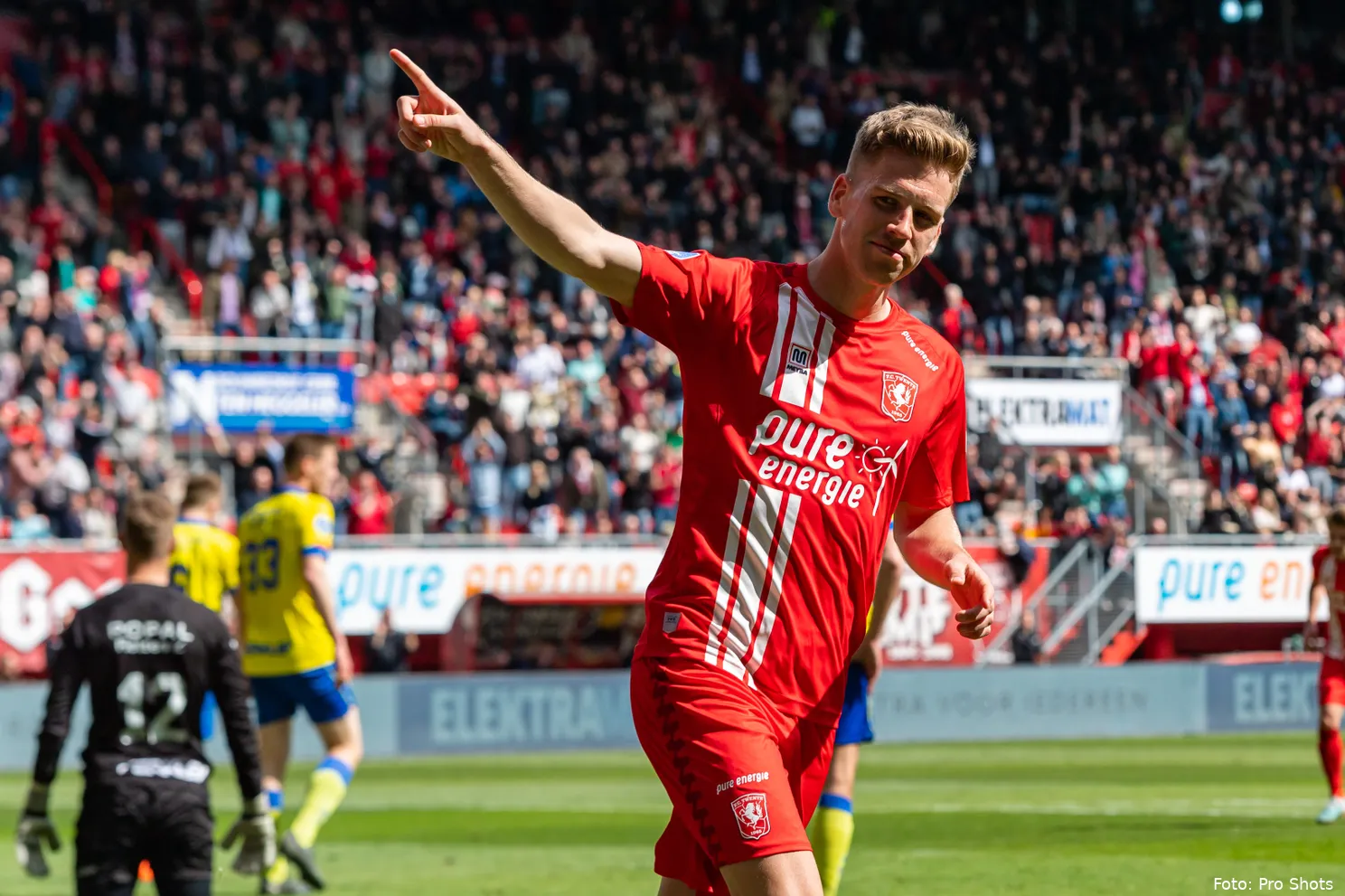 gijs smal vieren doelpuint twente cambuur grolsch veste 2023