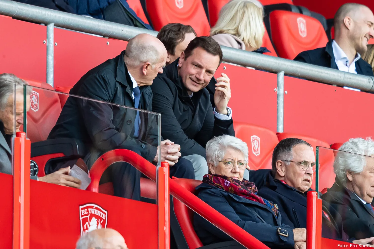 jan streuer arnold bruggink op tribune fc twente sc cambuur 2022 2023