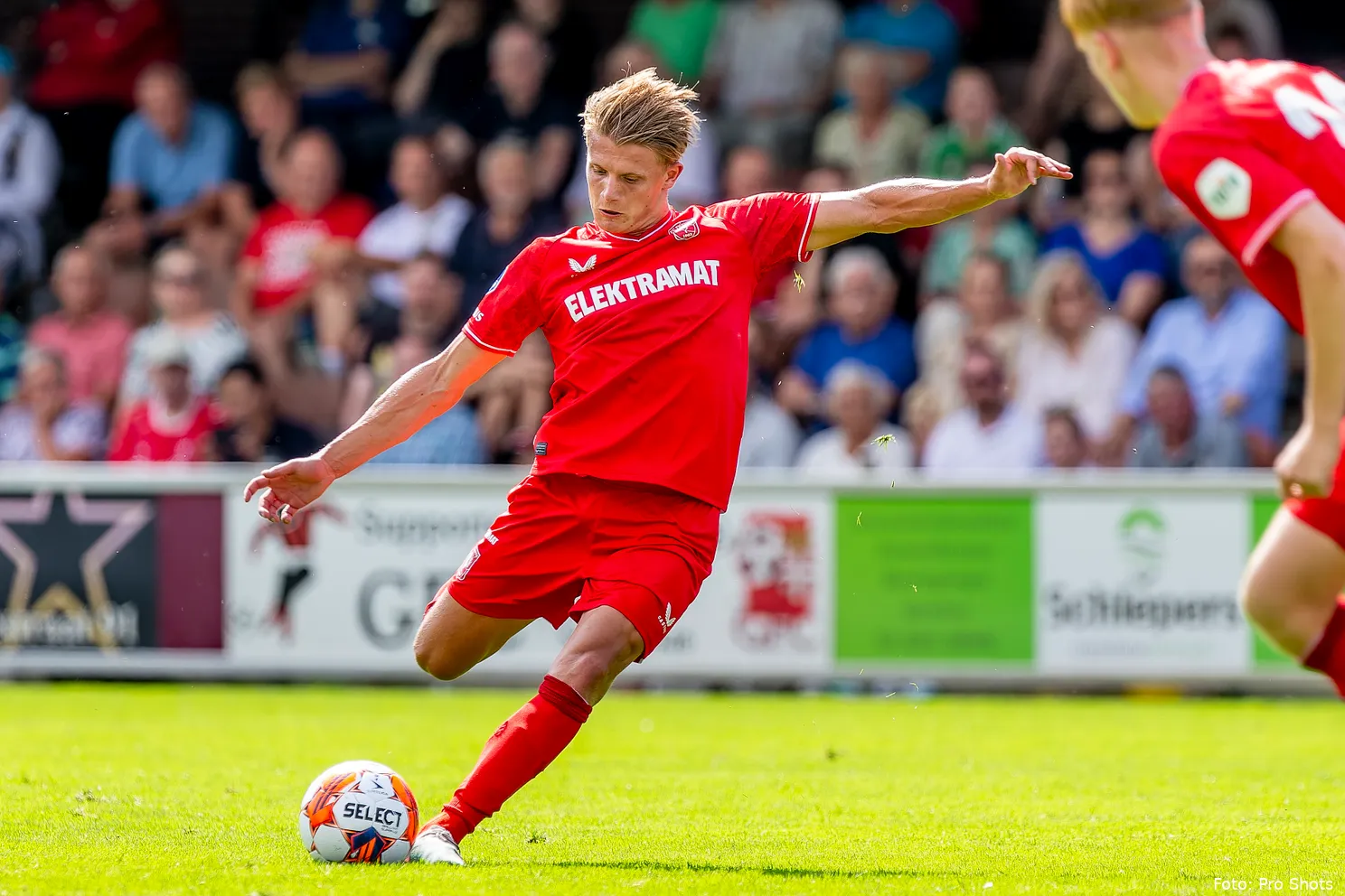sem steijn schiet vrije trap fc twente odense bk oefenwedstrijd 2023 2024
