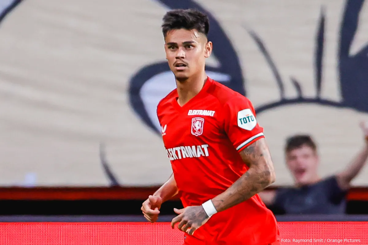 mees hilgers close up aan de bal fc twente sparta rotterdam 2024 2025