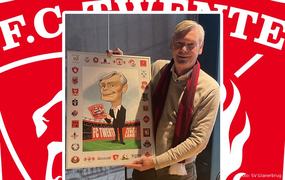 Foto: Van der Kraan ontvang prachtige karikatuur van supporters FC Twente