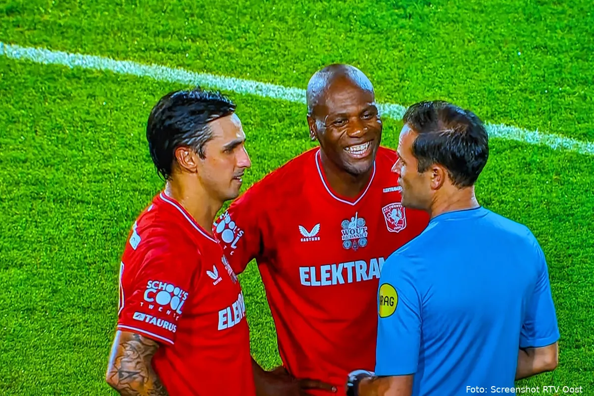 Nkufo genoot op het veld, maar baalde ook: "Had er twee moeten maken"