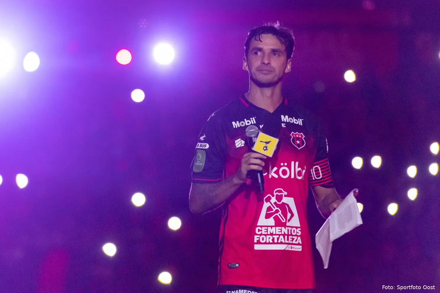 In beeld: Afscheidsspeech Ruiz levert indrukwekkende beelden op