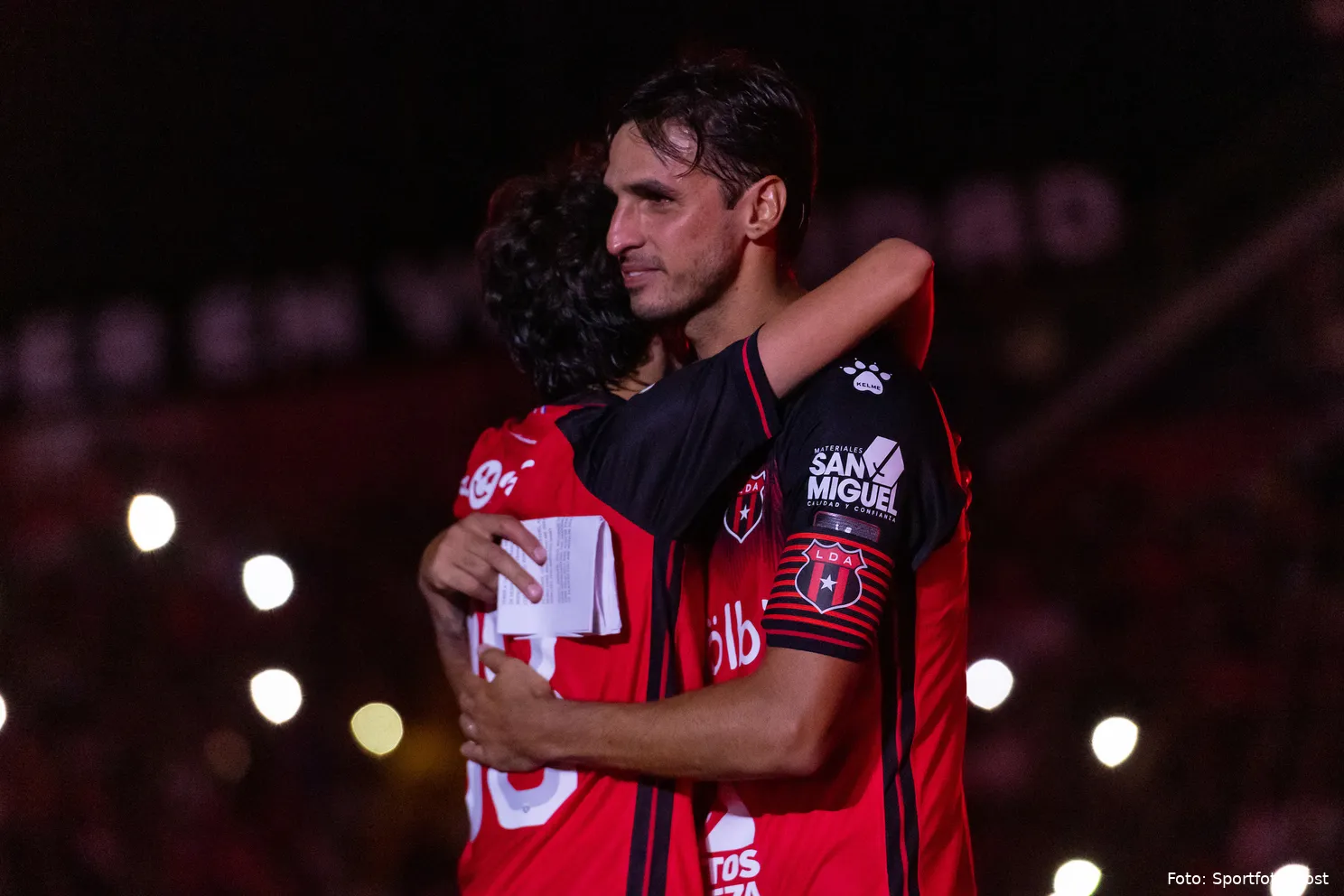 Prachtige beelden: Zoon Ruiz scoort en viert goal met zijn vader