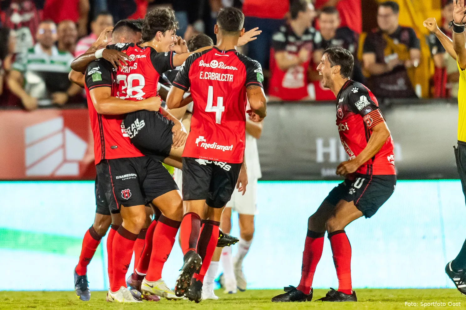 mathias bryan ruiz juichen twente afscheidswedsrijd alajuelense 2022 costa rica