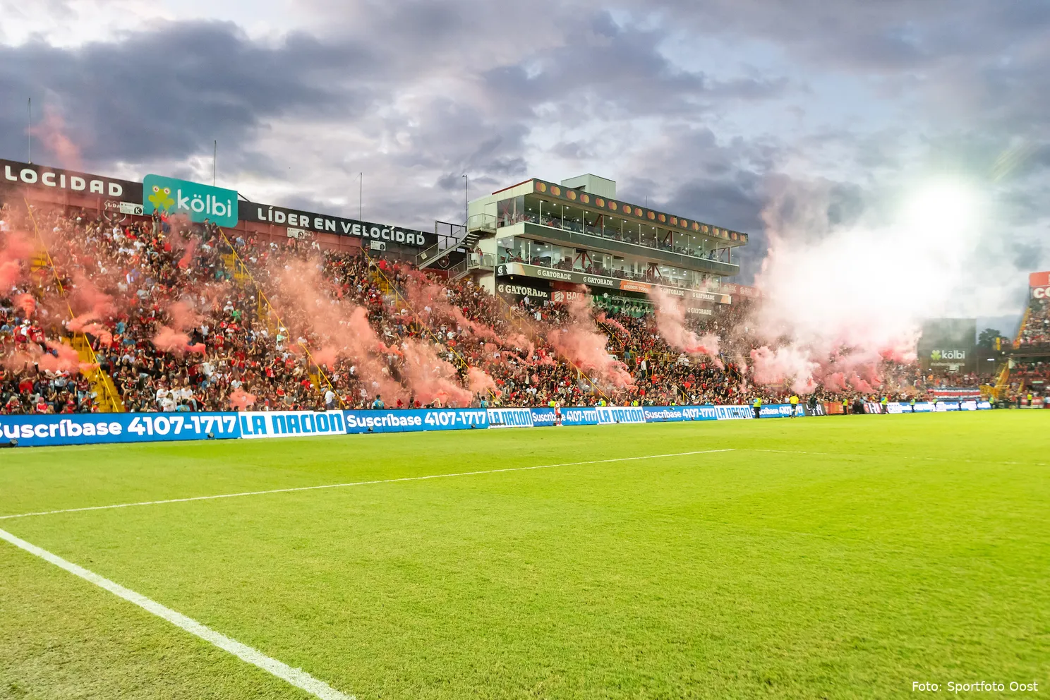 sfeeractie rookbommen twente afscheidswedsrijd alajuelense 2022 costa rica