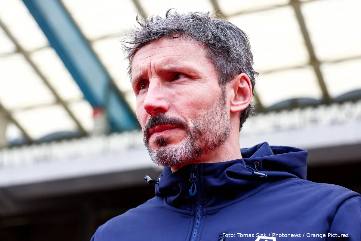 mark-van-bommel-serieus-kijken-trainer-royal-antwerp-fc-union-saint-gilloise-bekerfinale-2023-2024