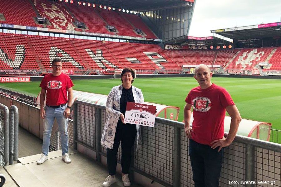 Grandioos! Supporters halen 15.000 euro op voor de zorg met t-shirt actie