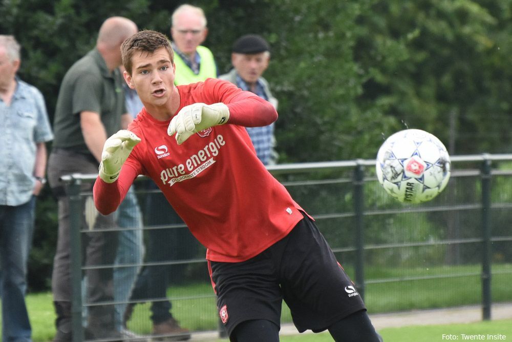 Doelman wil weg, FC Twente binnenkort met handvol spelers om de tafel