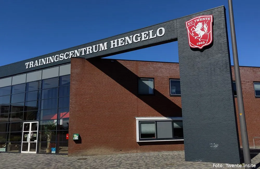 trainingscentrum hengelo muur voorkant ingang complex 2020