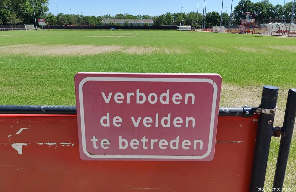 Slechte staat trainingsvelden dwingt FC Twente opnieuw tot uitwijken