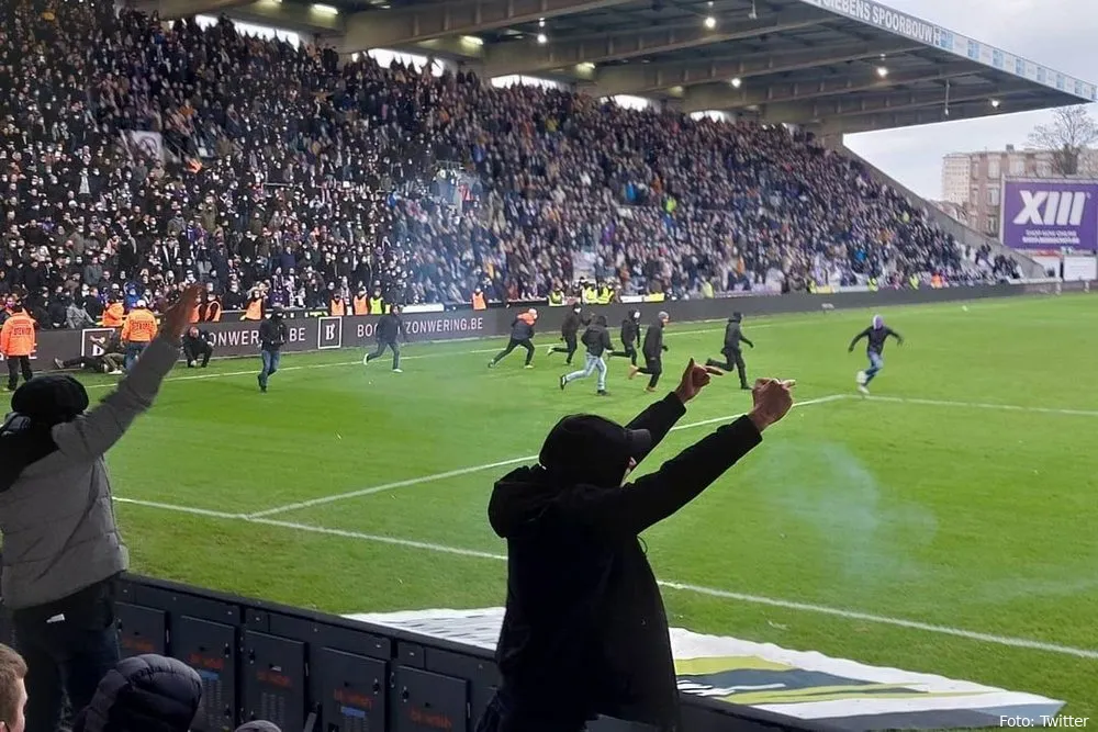 Oud-speler Twente veroordeelt supporters na gitzwart voetbalweekend in België