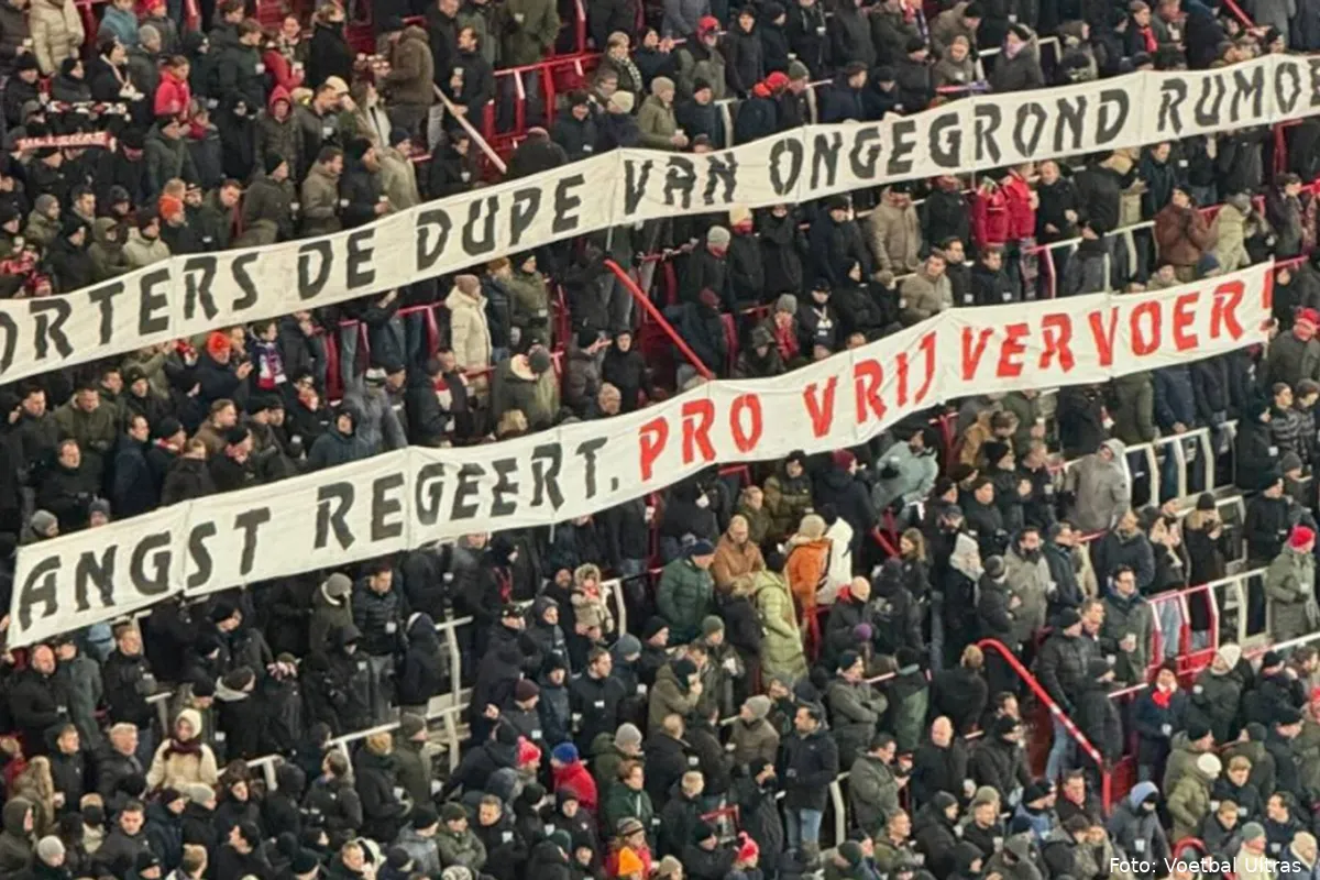 spandoek-protest-vak-p-pro-vrij-vervoer-fc-twente-pec-zwolle-2025-2026