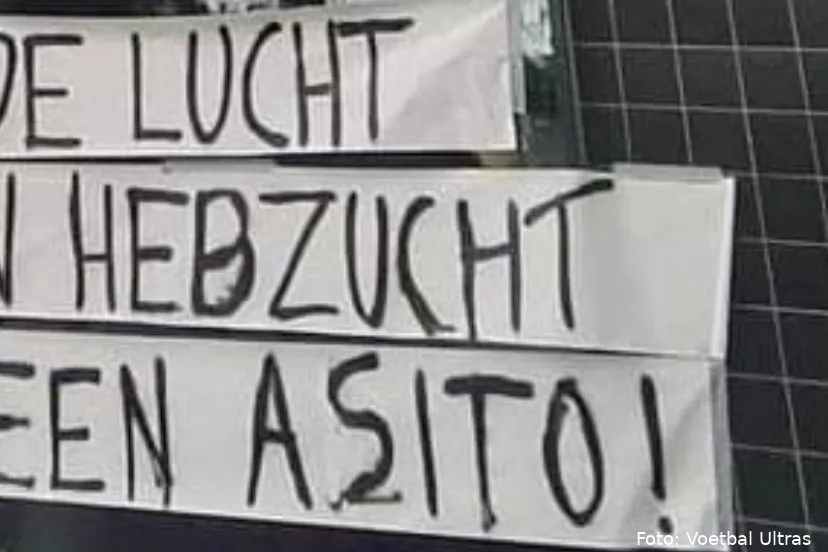 Hilarisch: Boze Heracles-supporter maakt blunder op spandoek