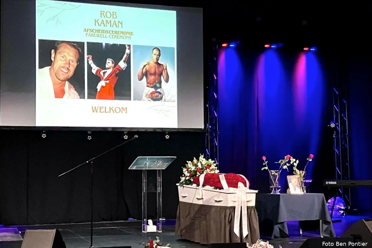 Tranen en respect! Kickbokskoning Rob Kaman krijgt groots afscheid