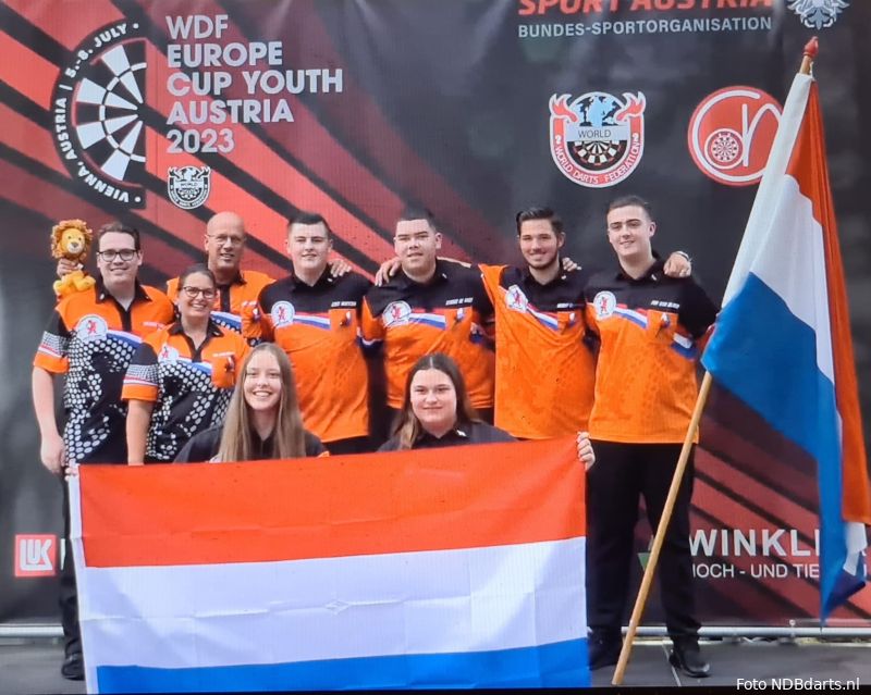 Oranje jongens team nipt onderuit tegen de Duitsers tijdens de Europe Cup Youth Darts