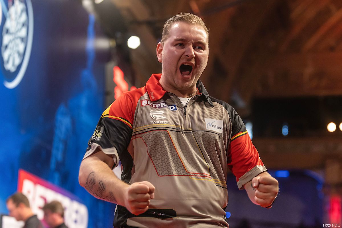 Dimitri van den Bergh verslaat Clayton en gaat naar de kwartfinale van het UK Open 2024