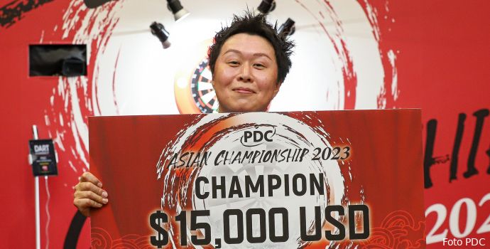 Haruki Muramatsu is Asian Champion en geplaatst voor het PDC WK en de Grand Salm of Darts