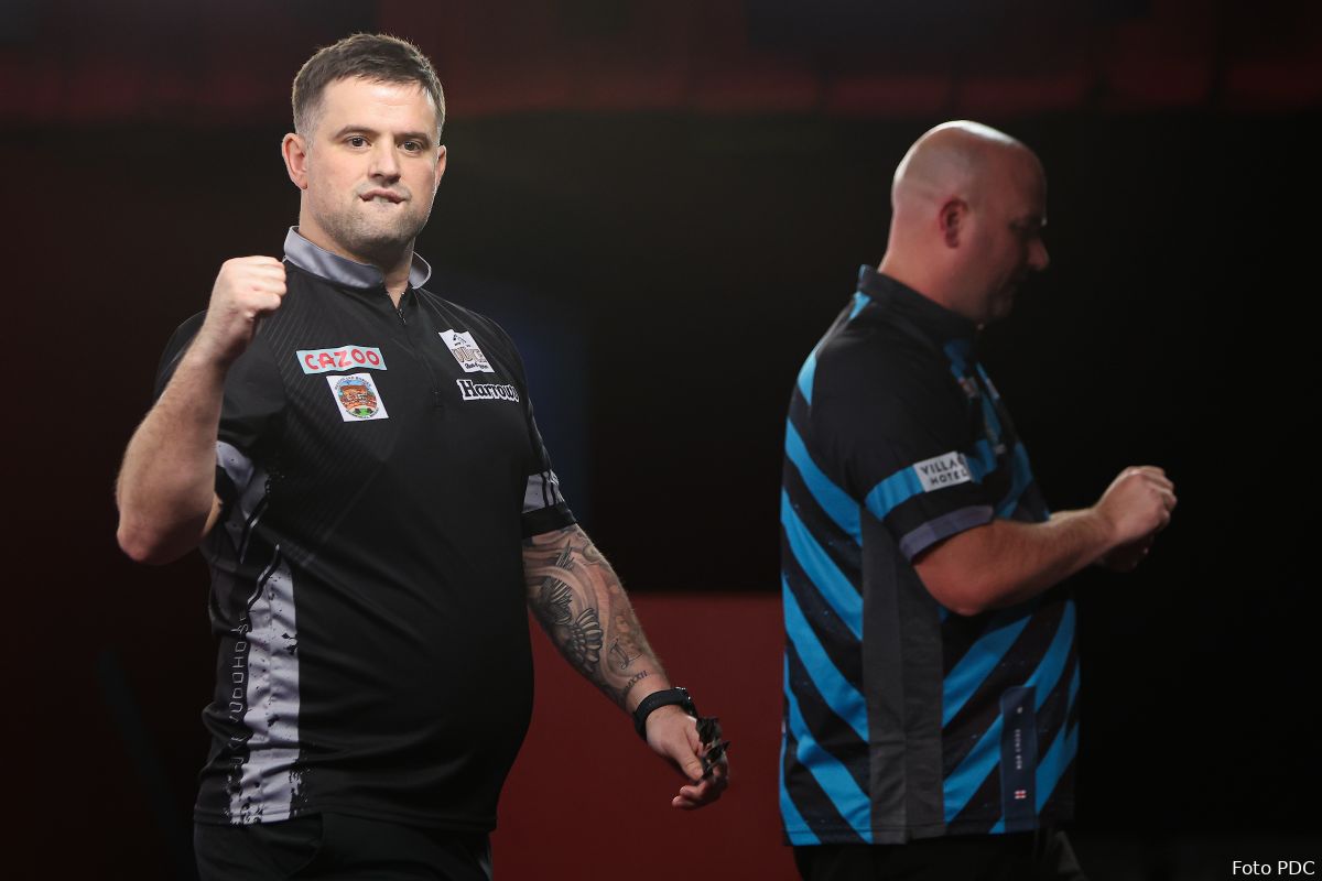 Woodhouse gooide de perfecte 9-darter op Players Championship tegen Richie Burnett