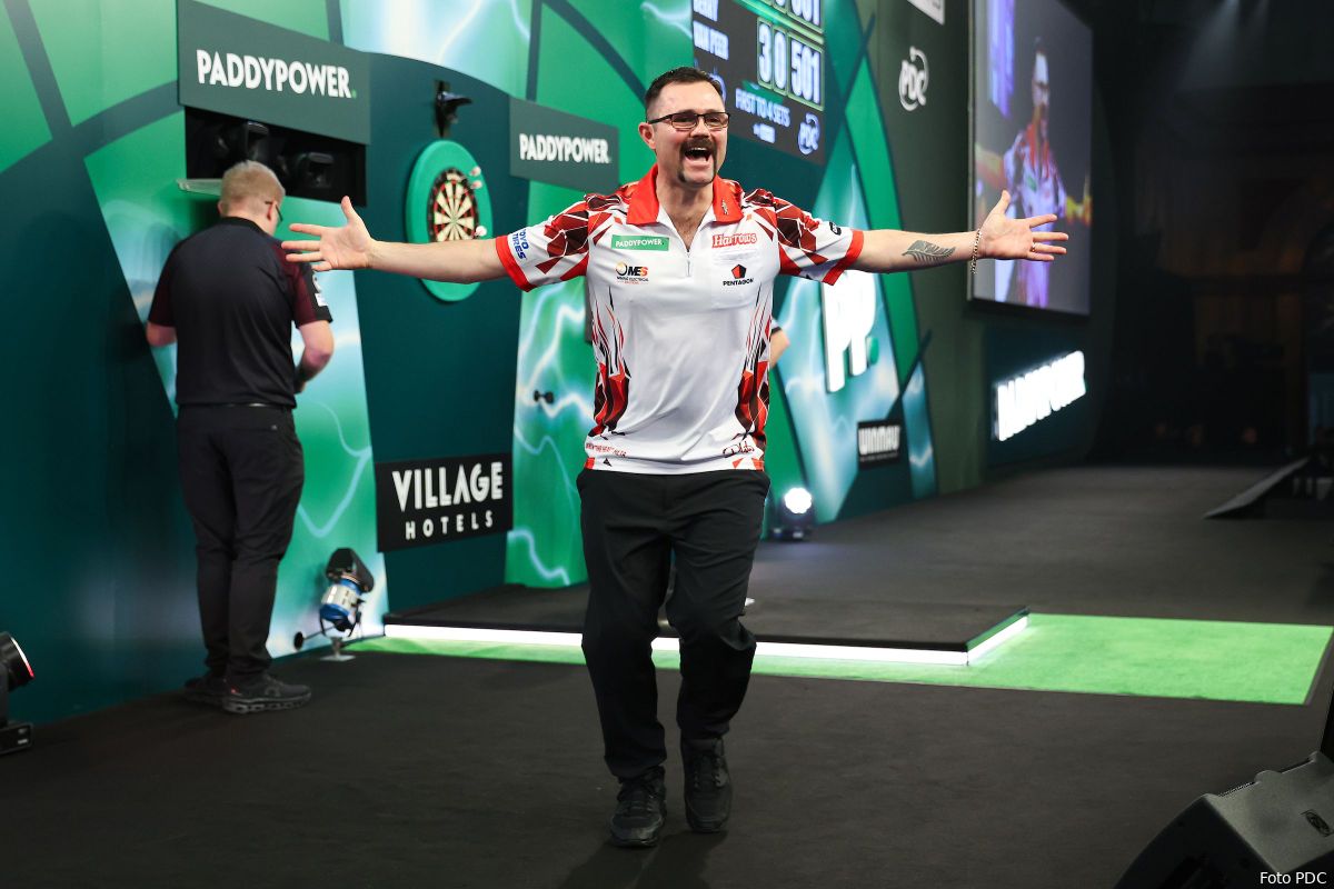 Damon Heta gooit tweede negendarter van PDC WK 2025 in ronde 3 tegen