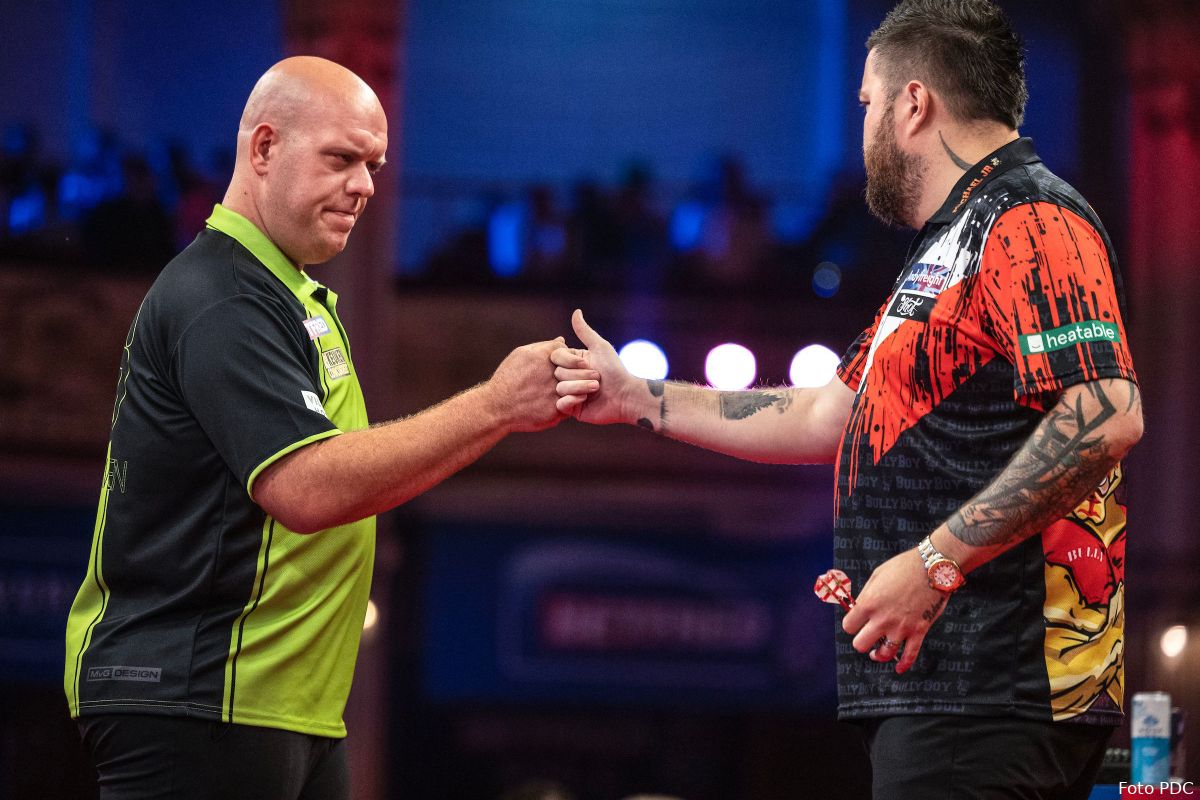 Michael van Gerwen gaat zijn vijfde finale spelen tegen Humphries na winst op Smith